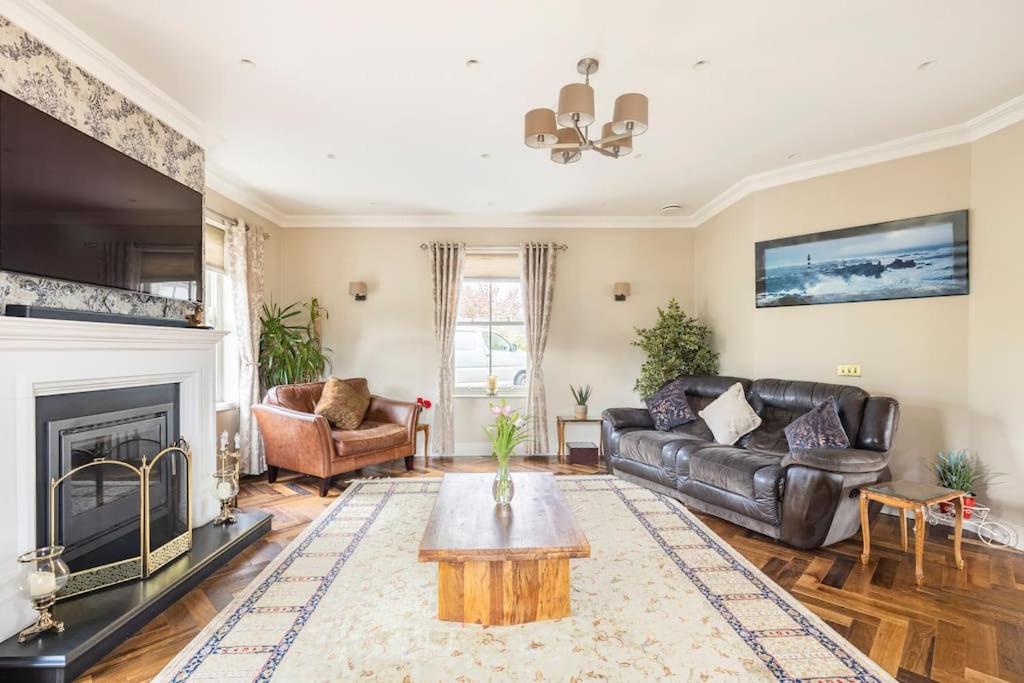Fivestar Luxurious Home - Westport Quay