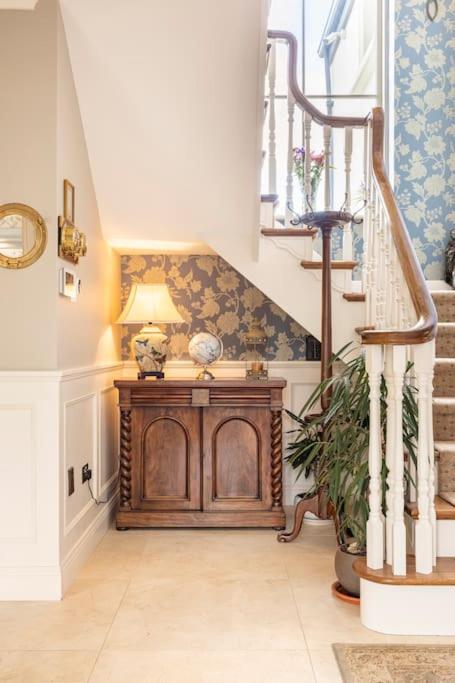 Fivestar Luxurious Home - Westport Quay