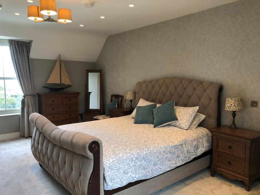 Fivestar Luxurious Home - Westport Quay