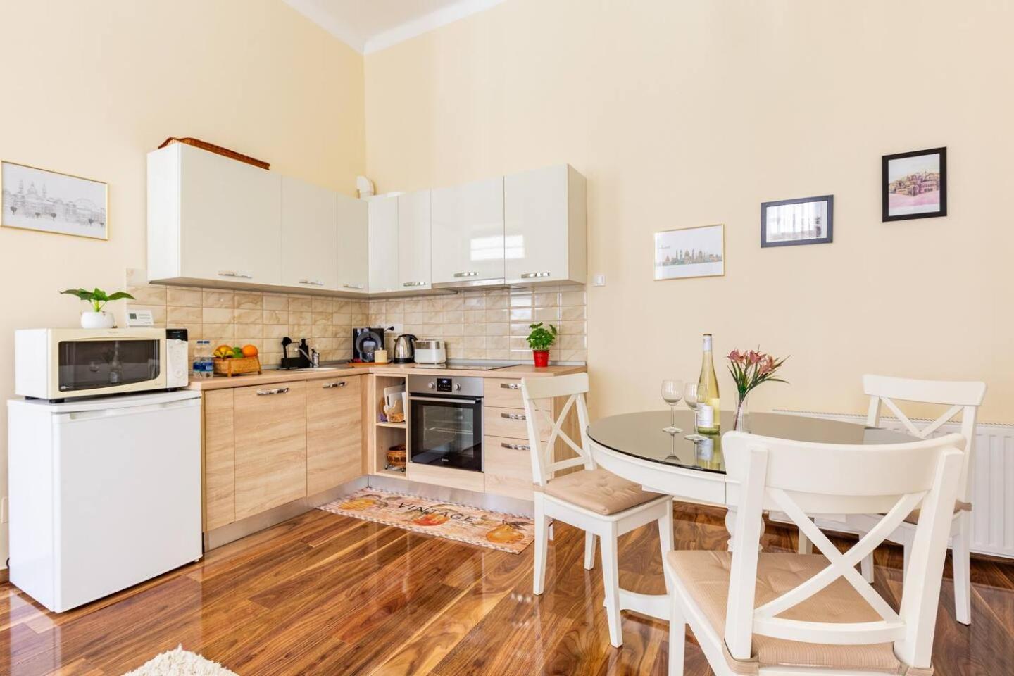 Broadway City Center, Fully Equipped, 4 Person view 5