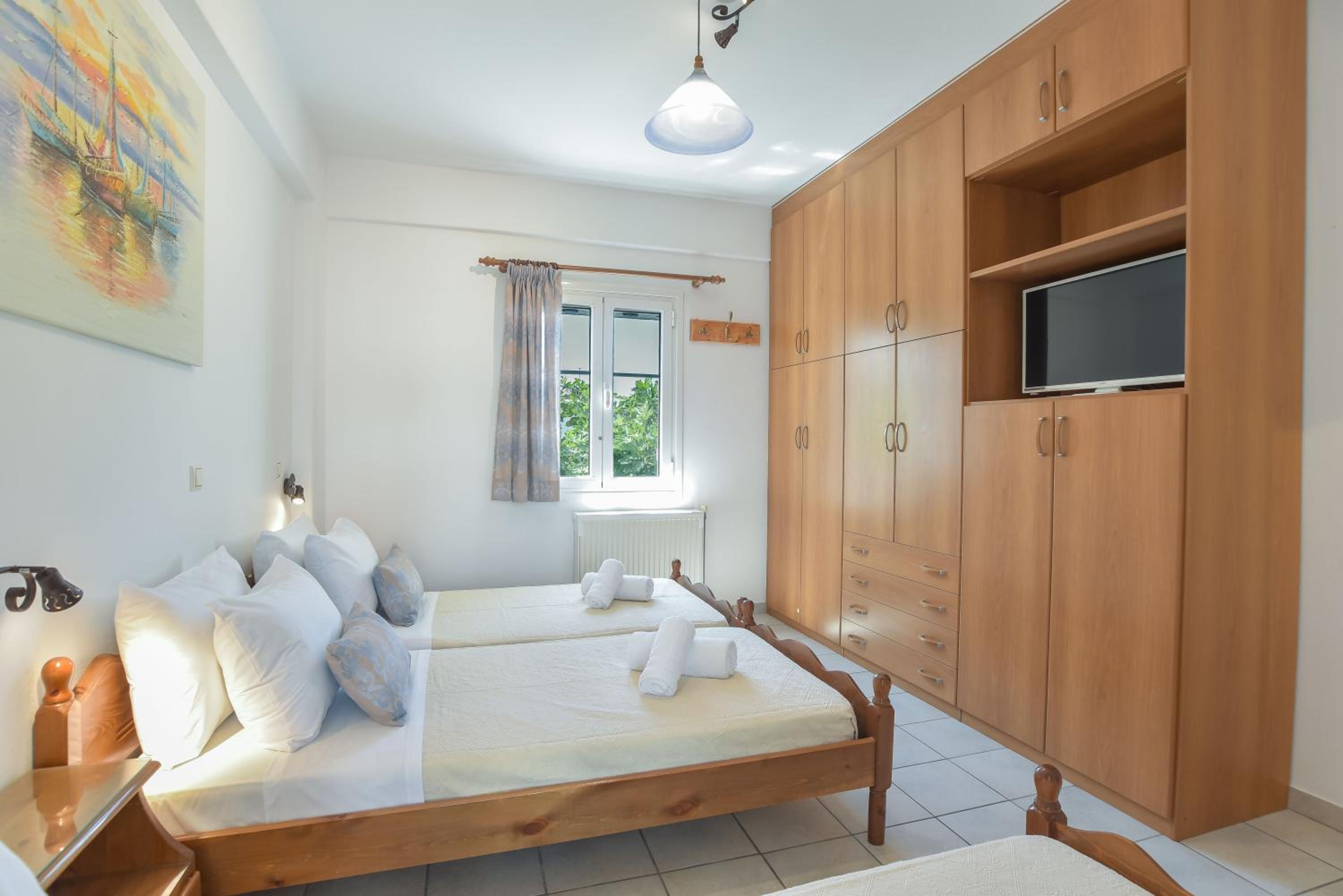 Three Bedroom Apartment 7-9 Adults First Floor view 3