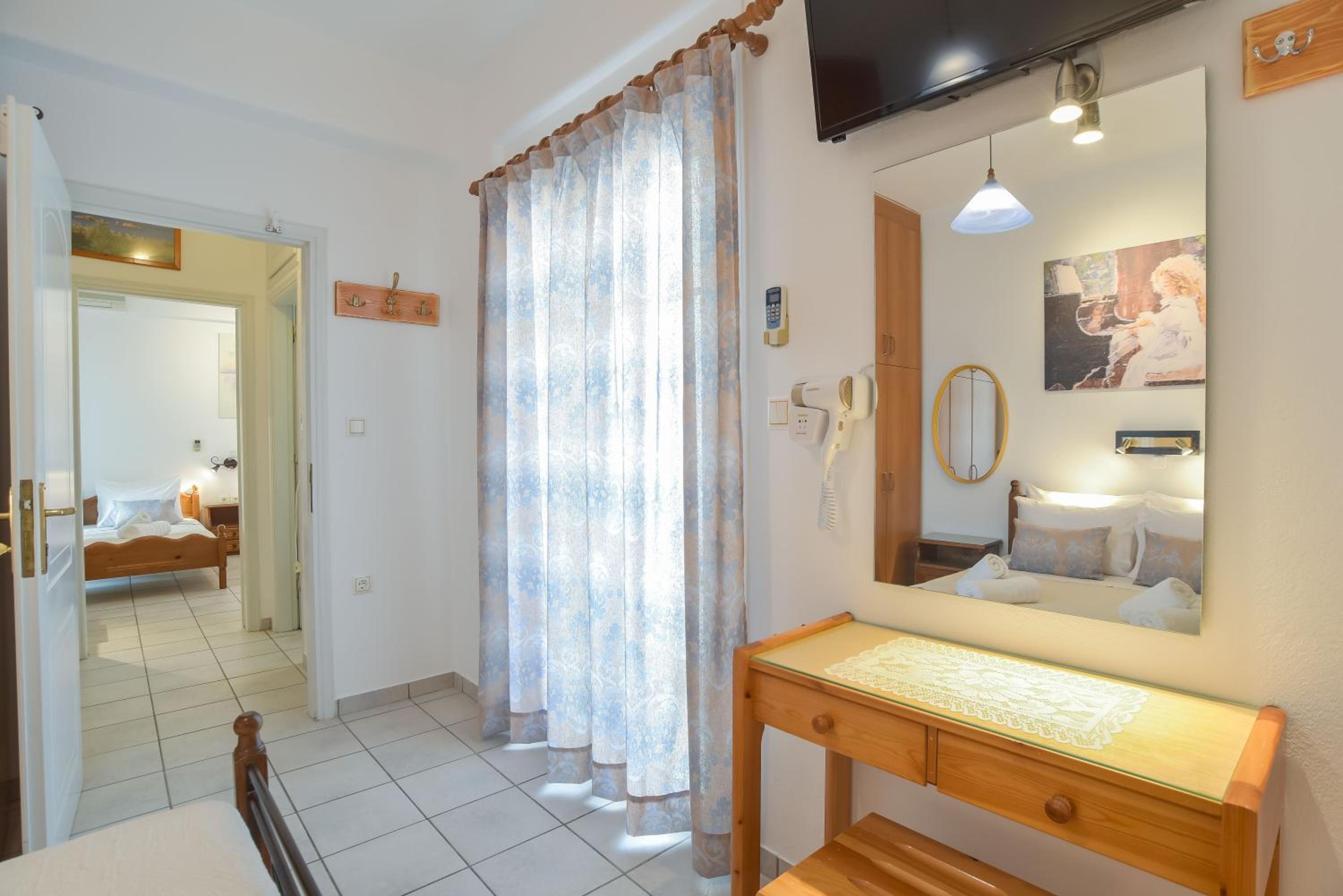 Three Bedroom Apartment 7-9 Adults First Floor view 4