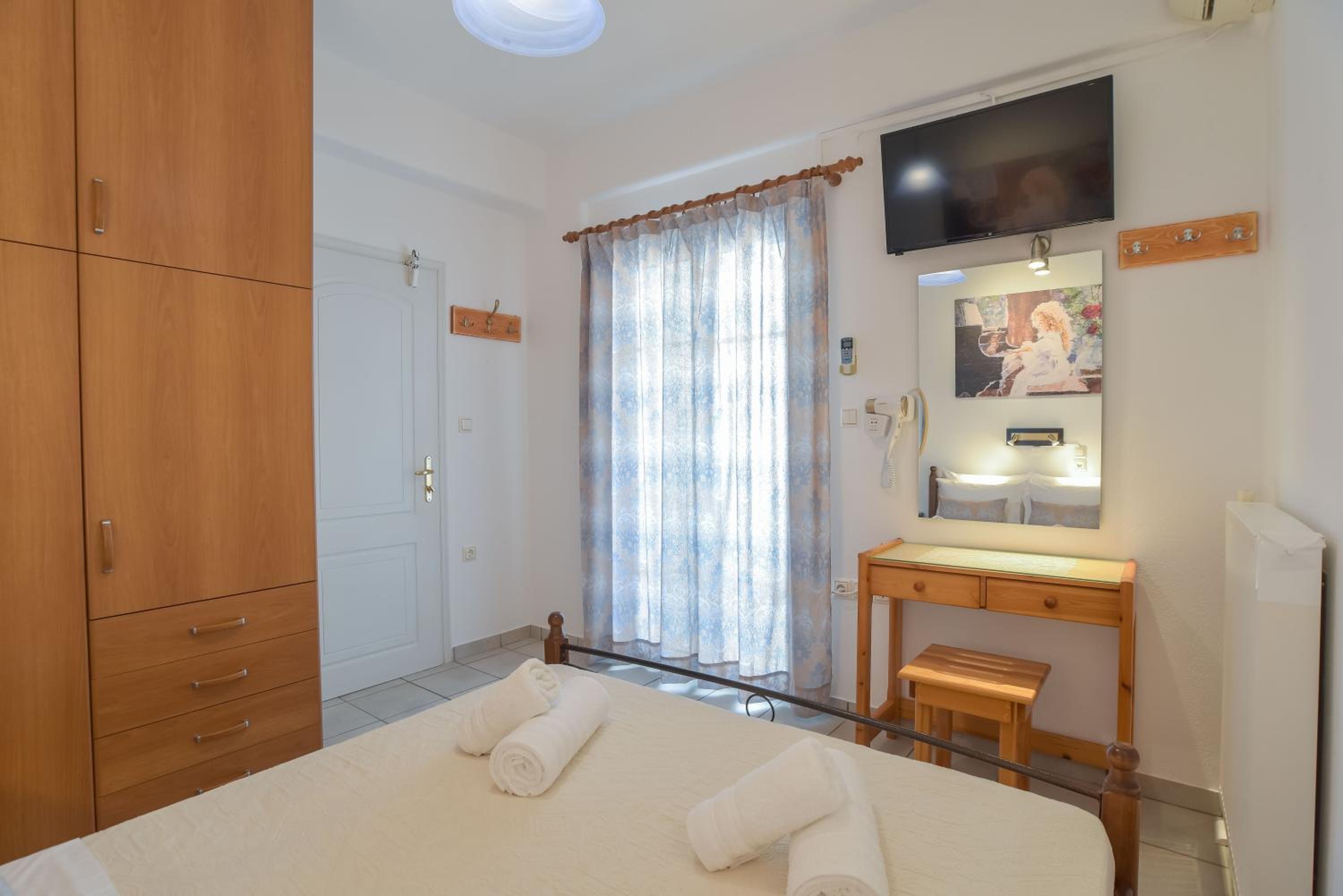 Three Bedroom Apartment 7-9 Adults First Floor view 5
