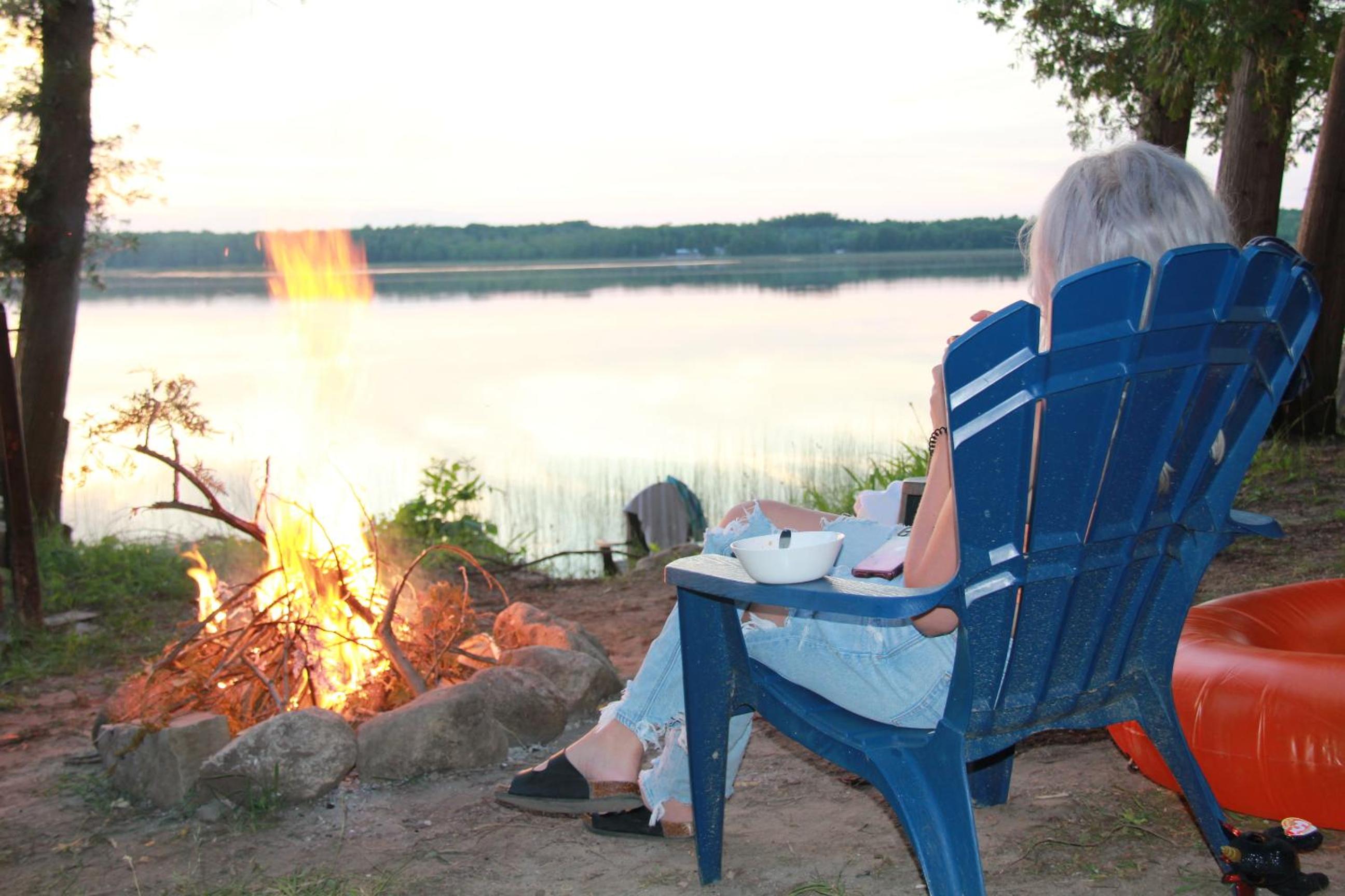 Lakehouse chalet on Sky Lake Ontario 5 bedrooms
