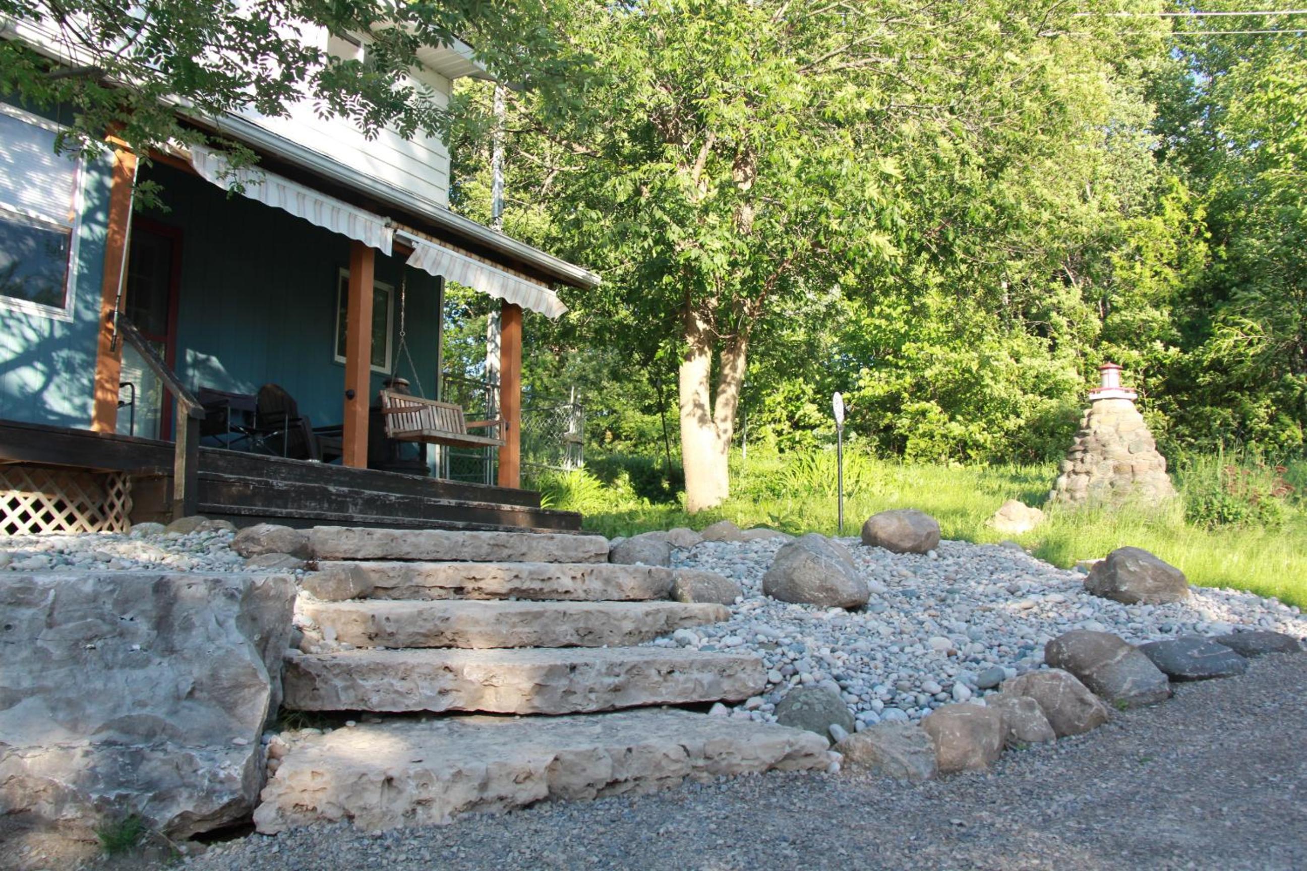 Lakehouse chalet on Sky Lake Ontario 5 bedrooms