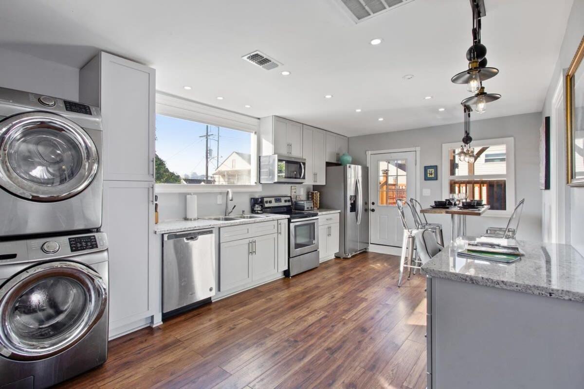 Spectacular Roof Top Deck - Luxury 3 bedroom view 3