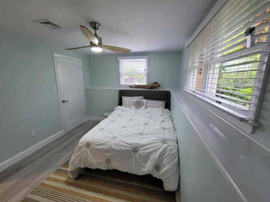 Little Creek Retreat Private hot tub & yard - RIBryan Properties