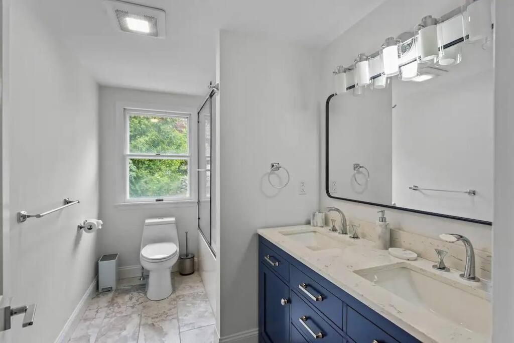 Little Creek Retreat Private hot tub & yard - RIBryan Properties