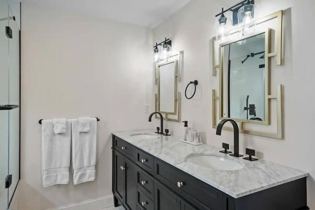 Little Creek Retreat Private hot tub & yard - RIBryan Properties