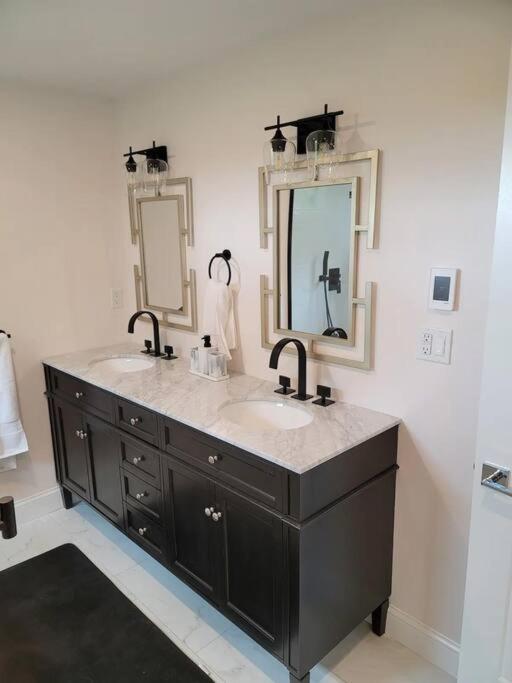 Little Creek Retreat Private hot tub & yard - RIBryan Properties