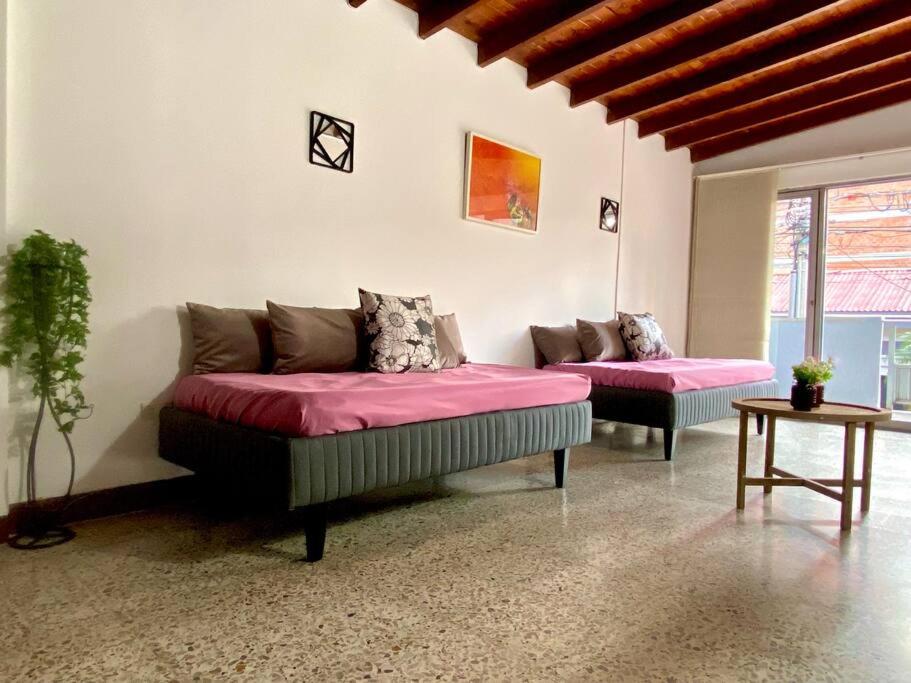 Casa grande, excelente ubicación