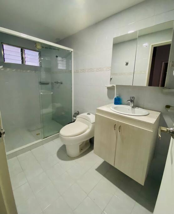 Casa grande, excelente ubicación