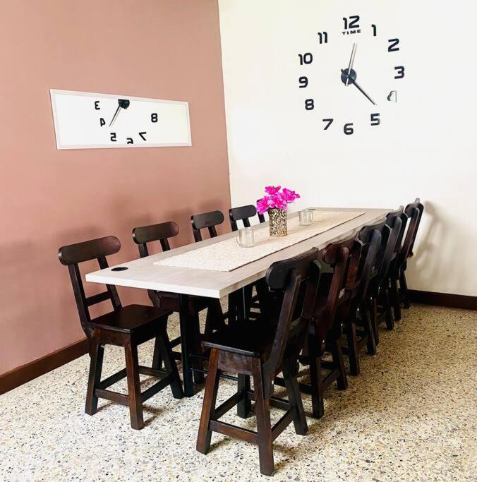 Casa grande, excelente ubicación