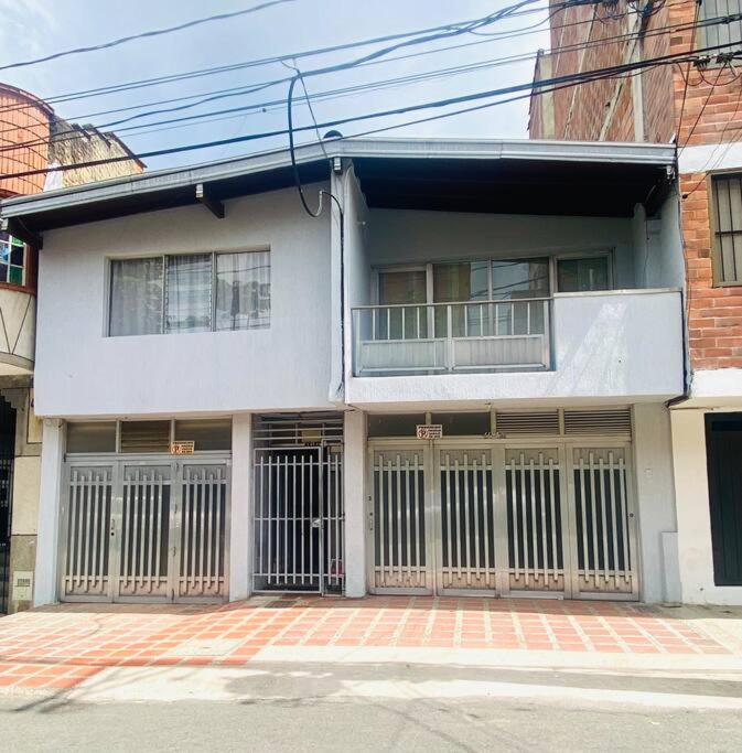 Casa grande, excelente ubicación