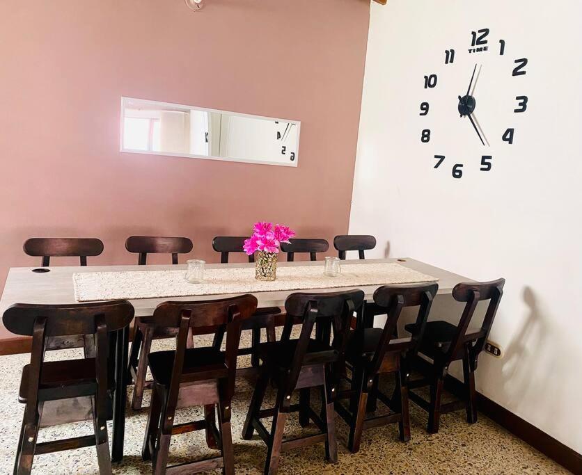 Casa grande, excelente ubicación