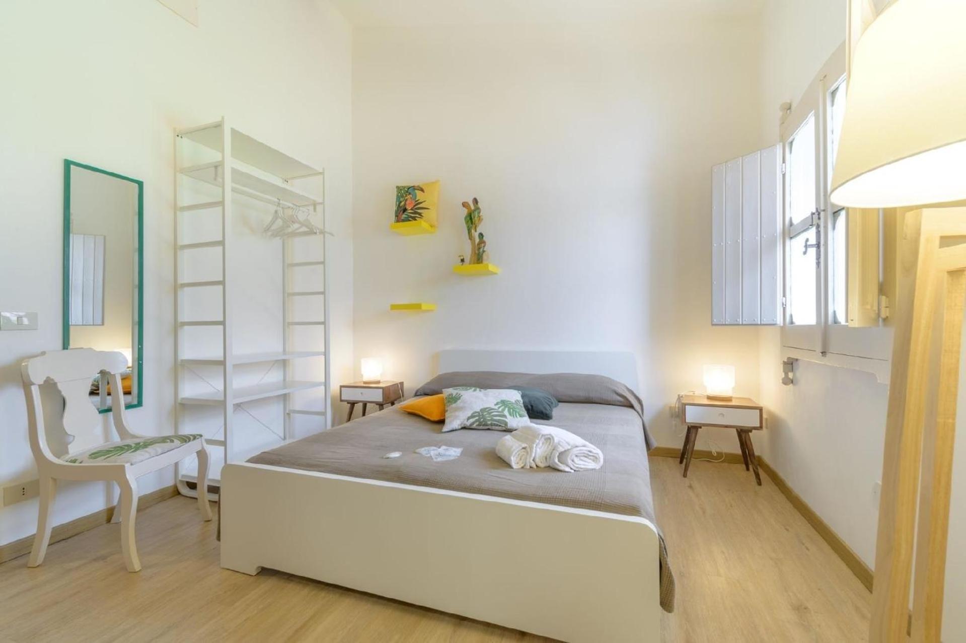 Nettes Ferienhaus in Caucana-Finaiti-Casuzze-Finaiti Nord mit Großer Terrasse view 3