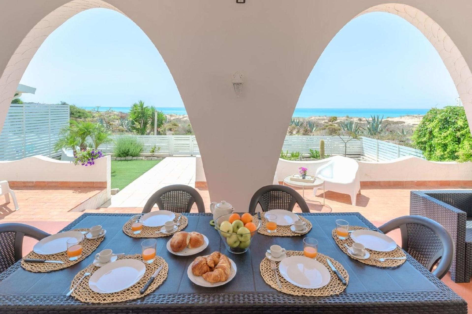 Nettes Ferienhaus in Caucana-Finaiti-Casuzze-Finaiti Nord mit Großer Terrasse view 5