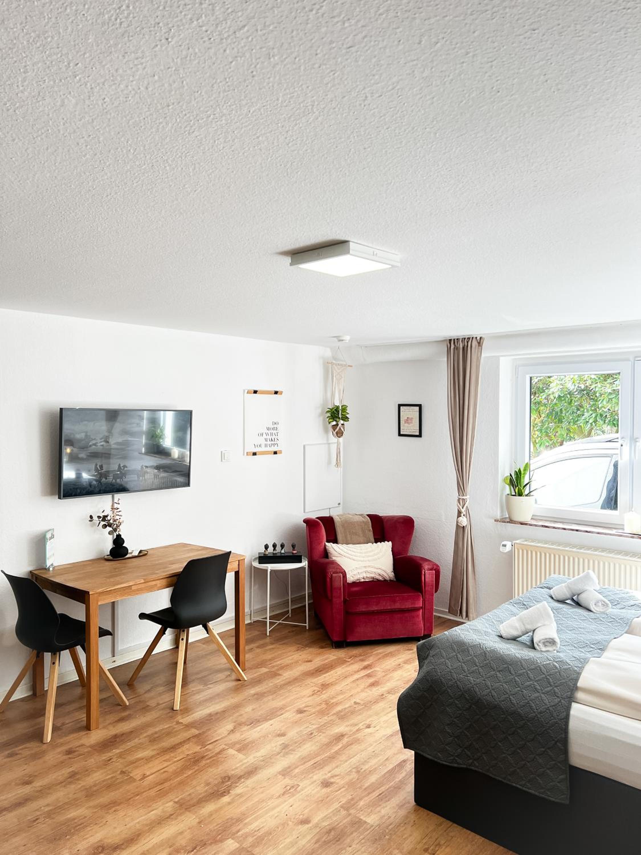 modern Room with Netflix in Porta Westfalica view 3