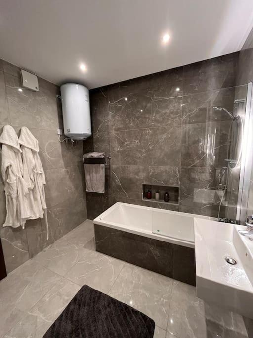 3 Bedroom Seaside Luxury Accommodation - Sleeps 8 photo 3