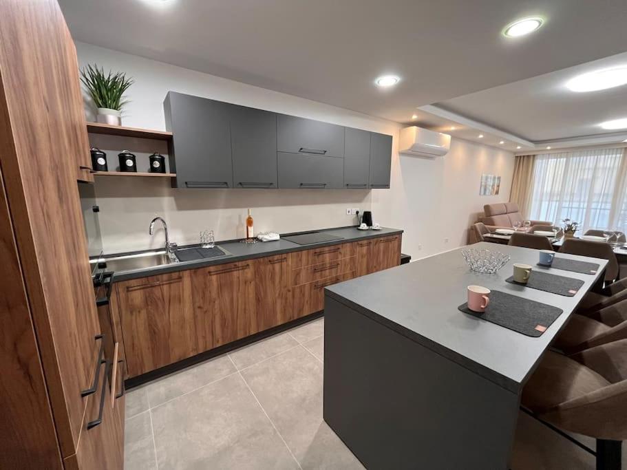 3 Bedroom Seaside Luxury Accommodation - Sleeps 8 photo 5