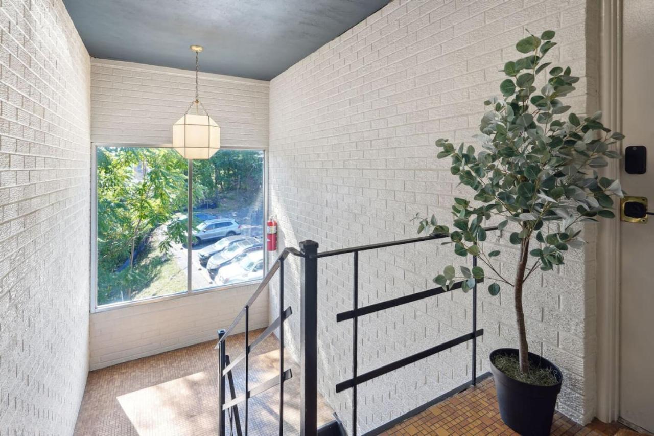 Crystal City Boutique Flats 2BR - Free Parking 2878 view 5