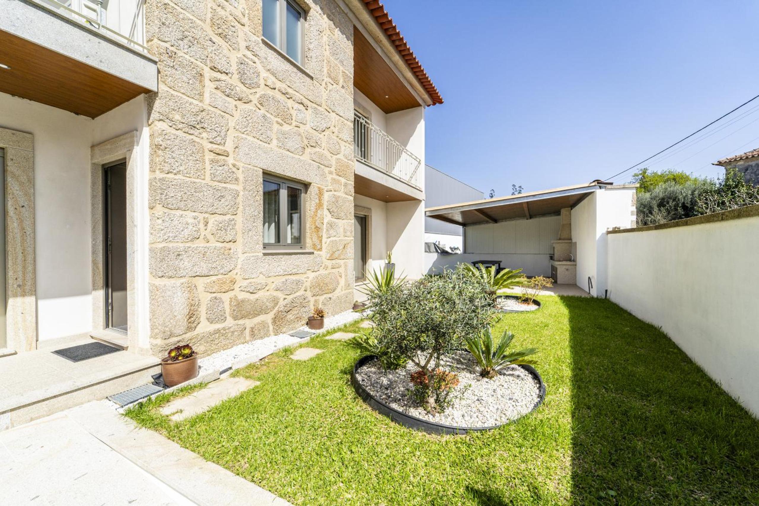 Casa Eido Doce by House and People view 3