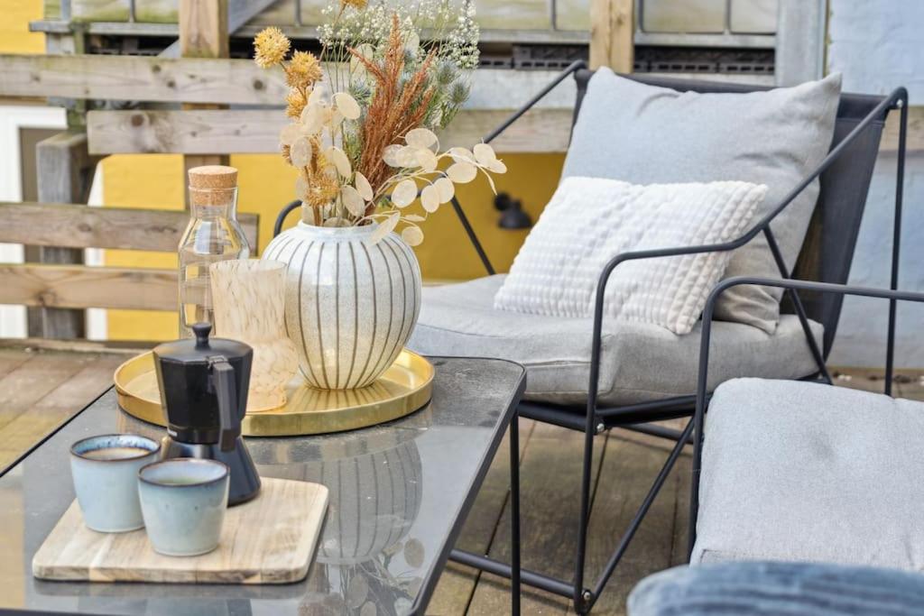City center apartment w/ large private balcony