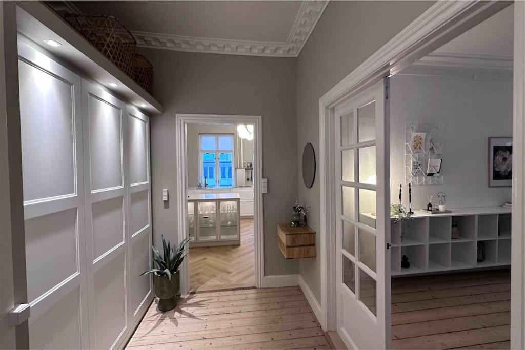 City center apartment w/ large private balcony