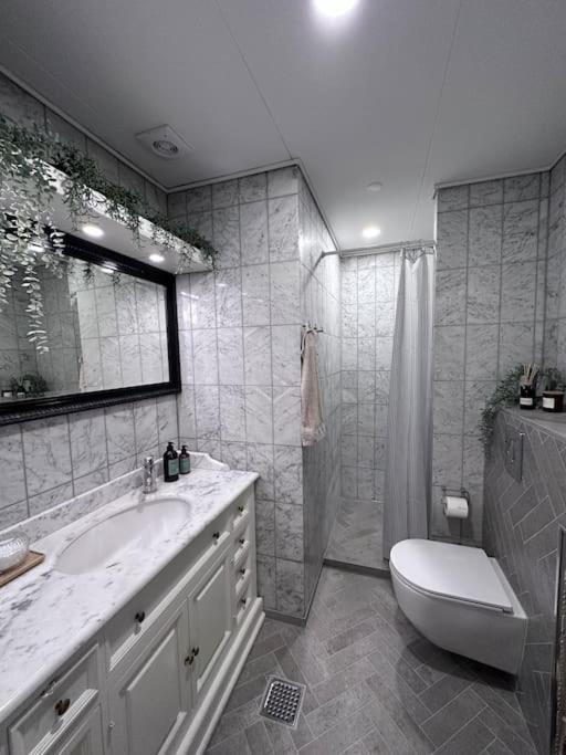 City center apartment w/ large private balcony