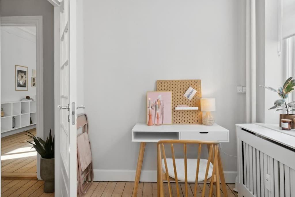 City center apartment w/ large private balcony