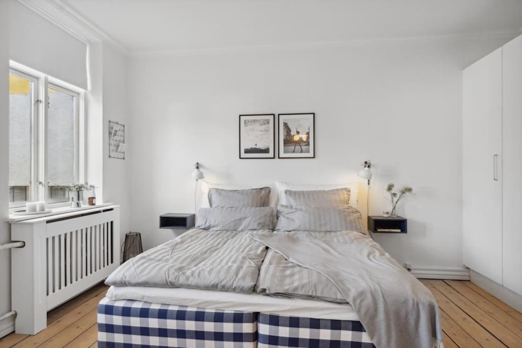 City center apartment w/ large private balcony
