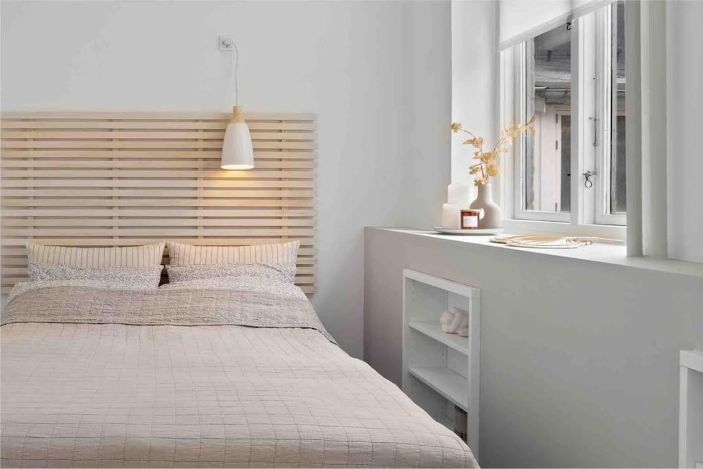 City center apartment w/ large private balcony