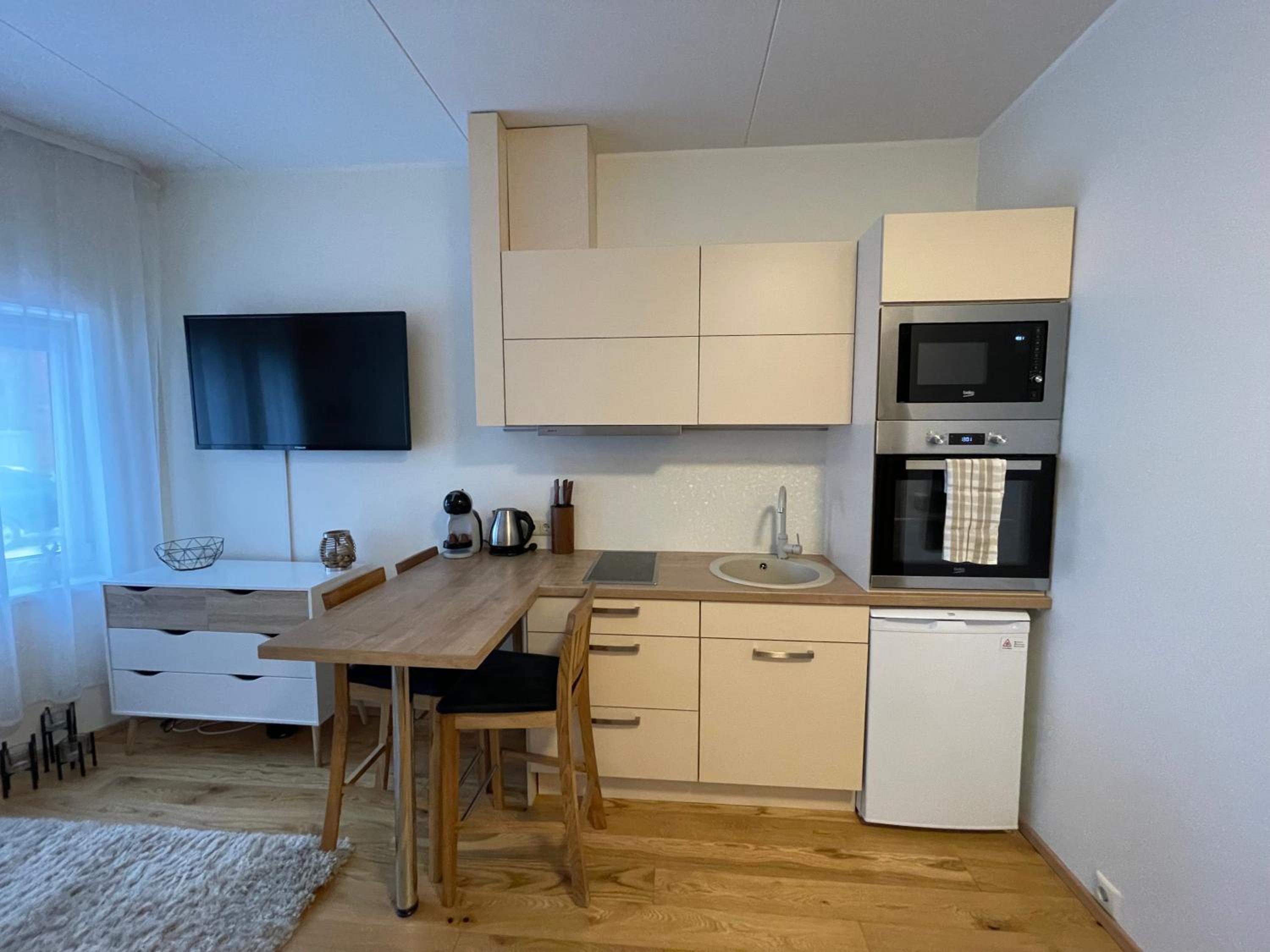 Cosy studio apartment near centre! Self check-in view 4