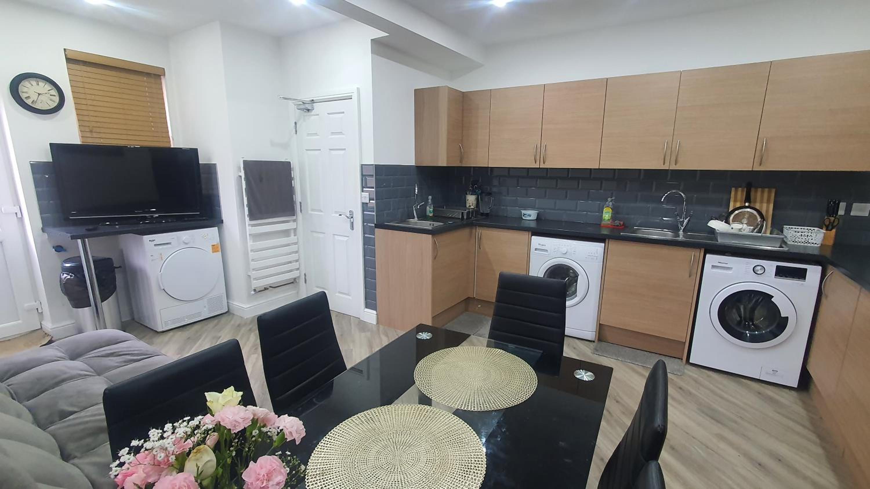 Highfield House, Private Bathroom, Easy Parking, Fast WiFi, Serving Contractors, Santa Pod!