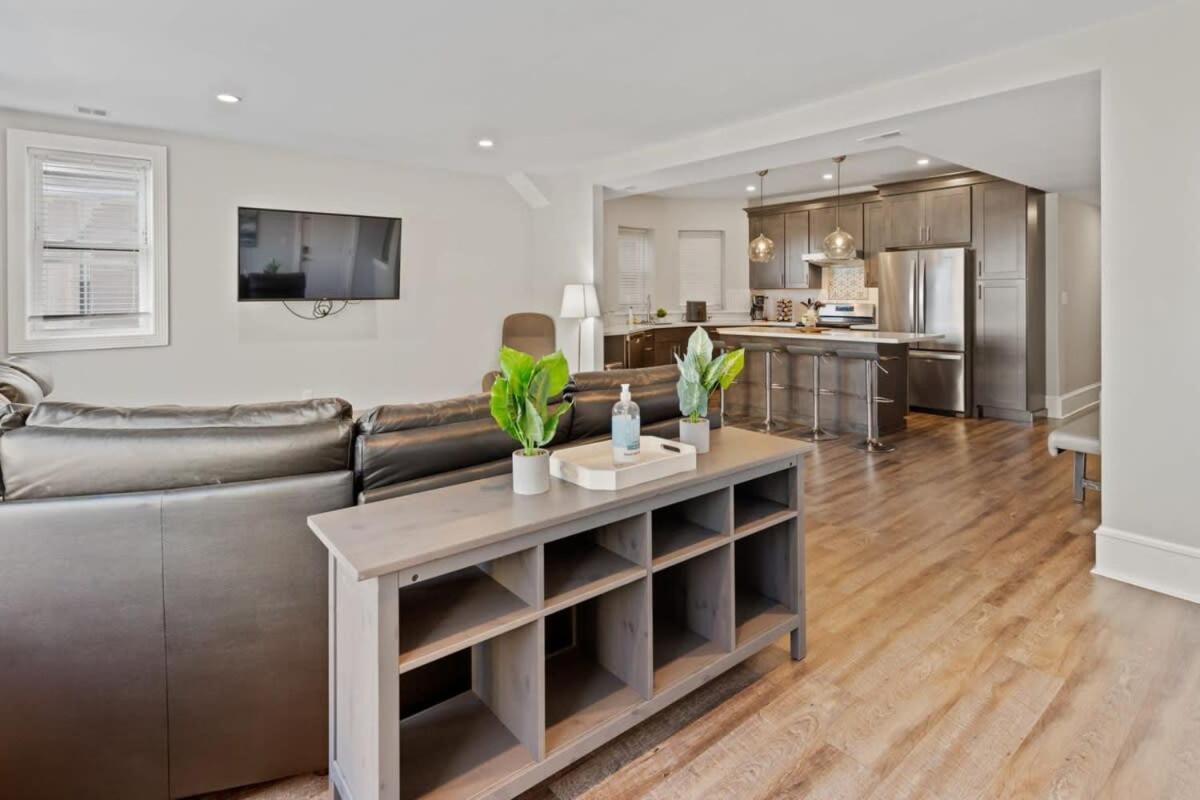 Steps from the Beach Spacious Modern 4BR 2BA Apt photo 2