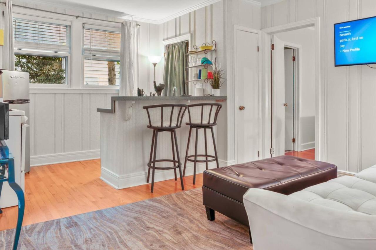 Sims Suite -1BR 1BA- Downtown view 2