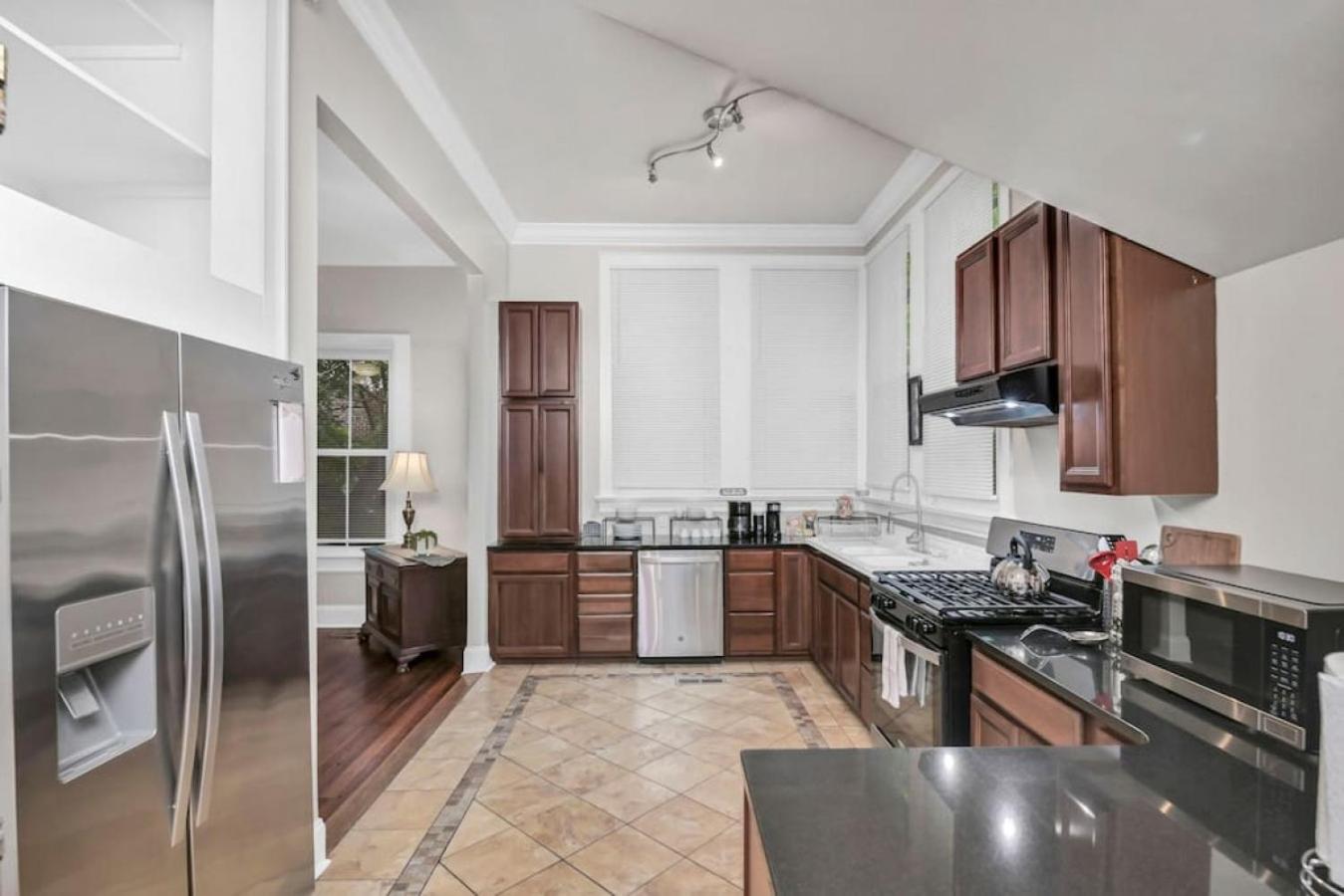 Spacious 5BR - Pet Friendly view 2