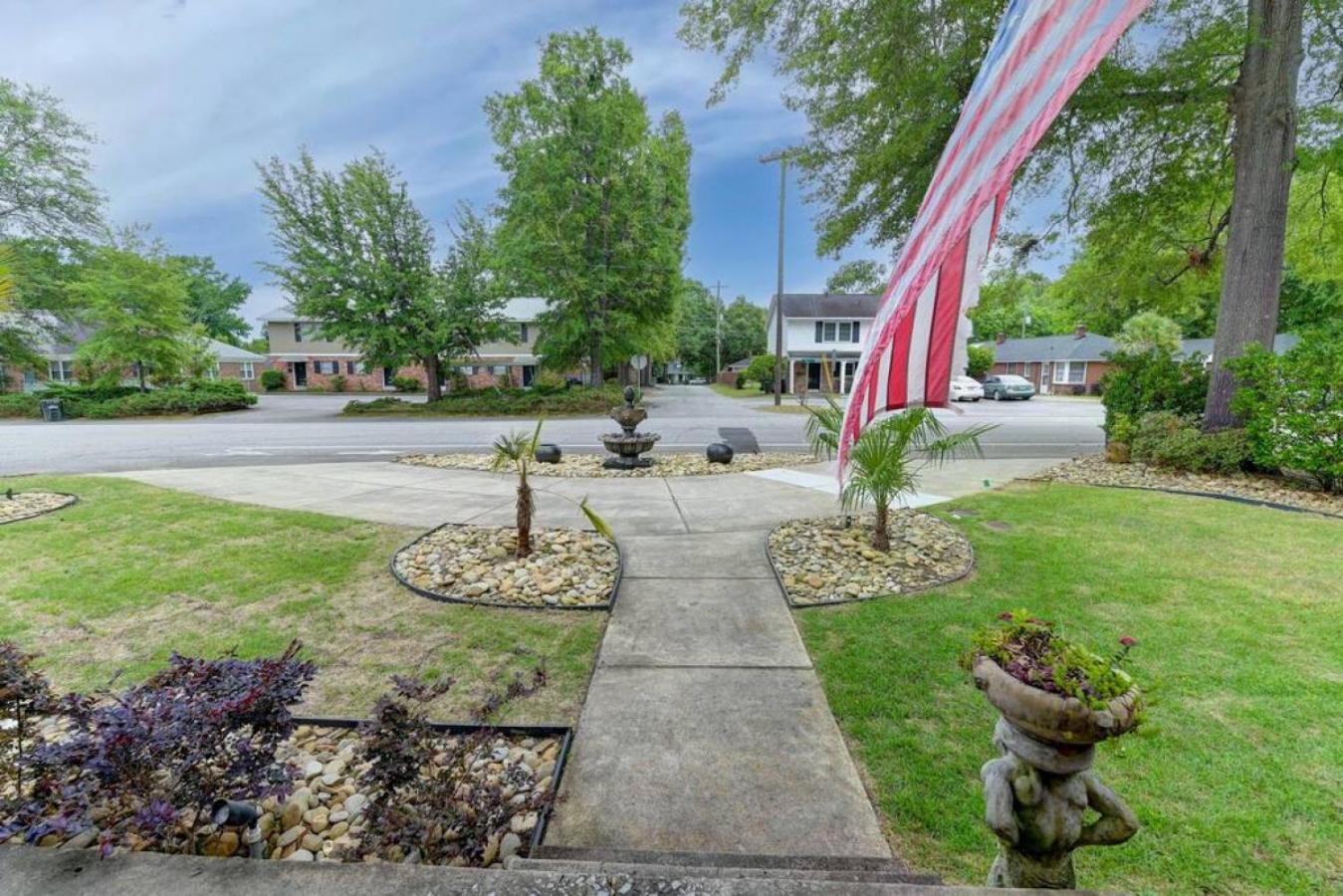 3BR Brick Cottage-Mins to USC view 4