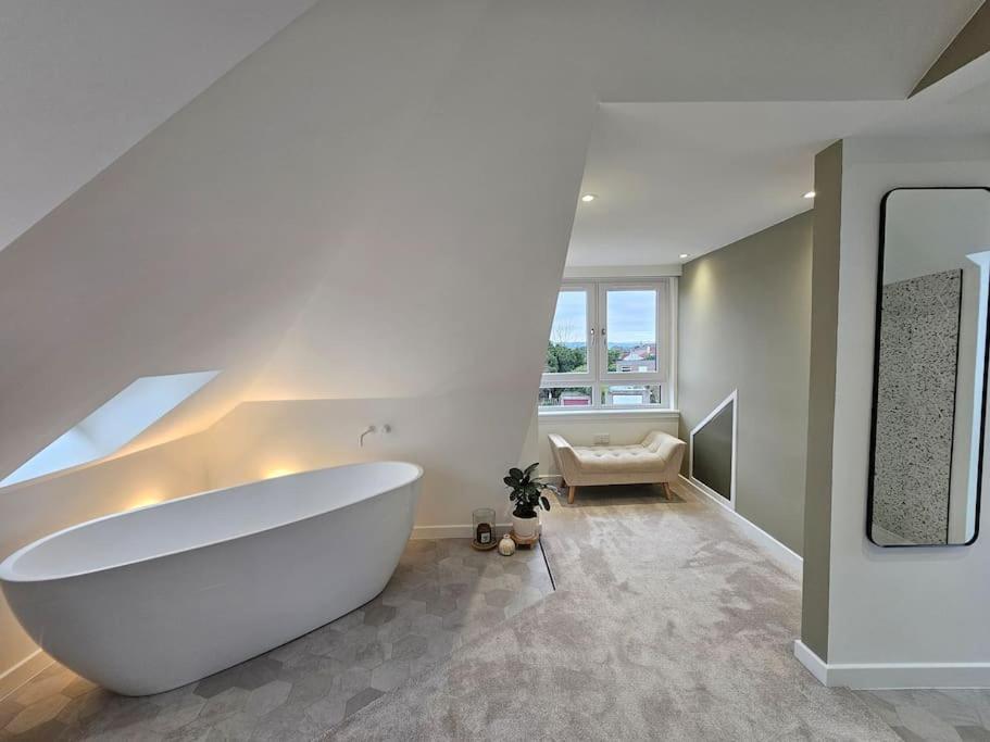Kaimes Kip: Stylish Edinburgh Five Bedroom Home view 5