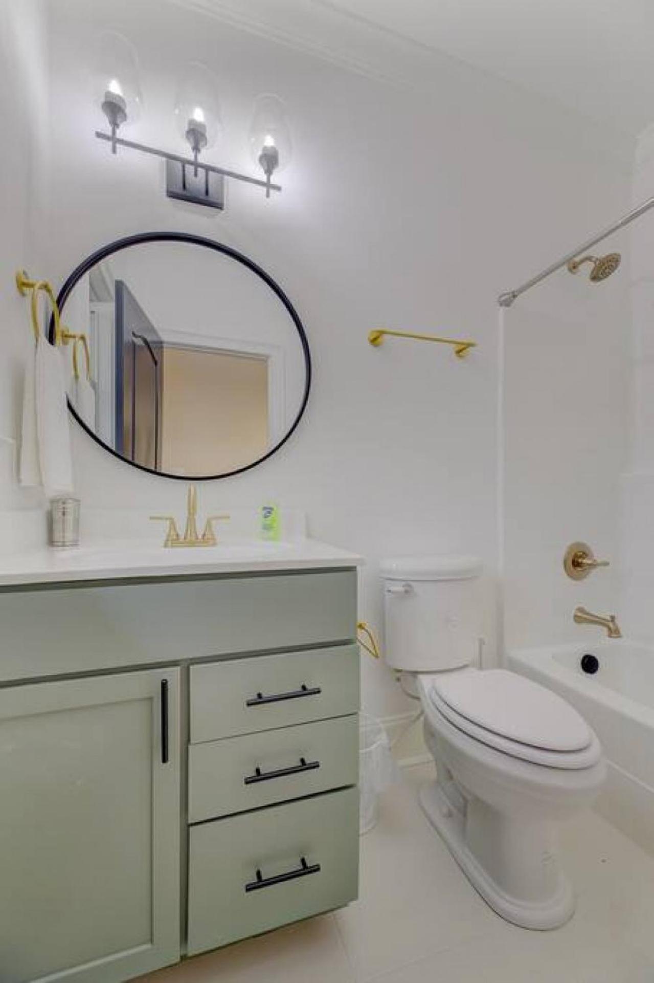 Entire Townhome - Mins to Fort Jackson - Sleeps 12 view 4