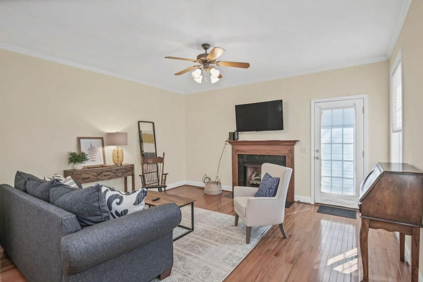 Cozy 2BR Home Near Ft Jackson view 4