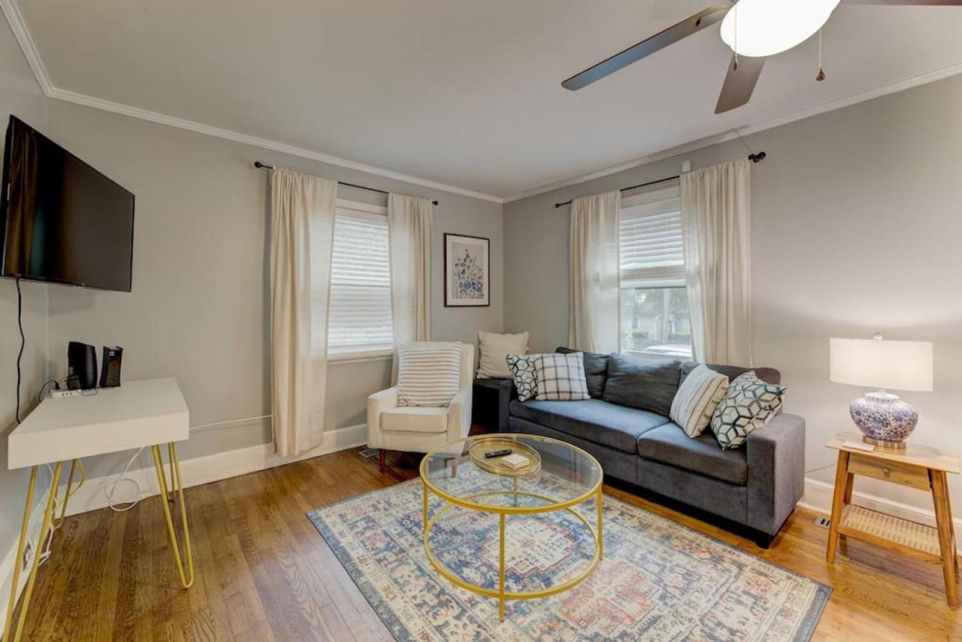 Lounge On Lincoln-Pet Friendly view 3