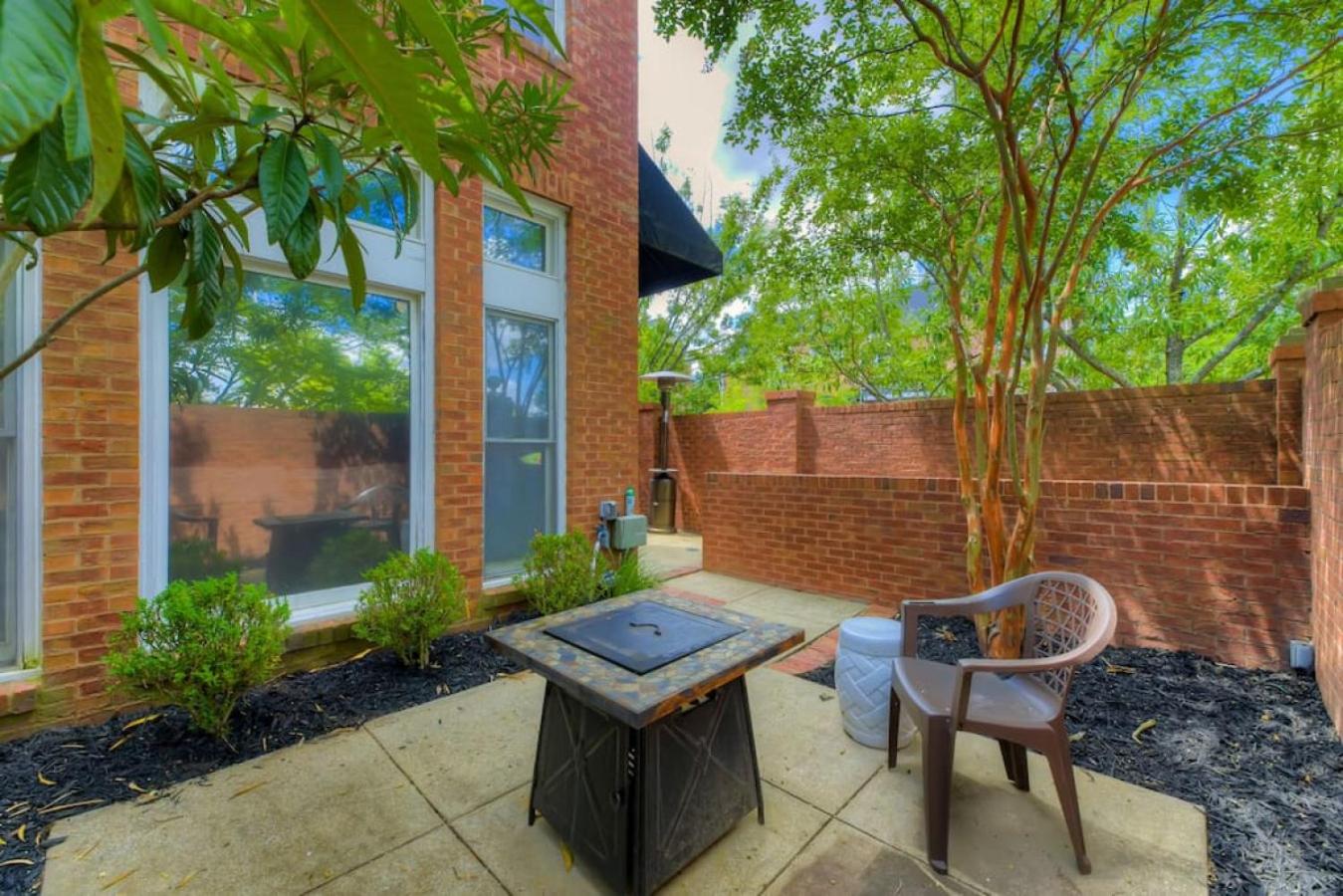 Trendy Columbia Townhome view 2