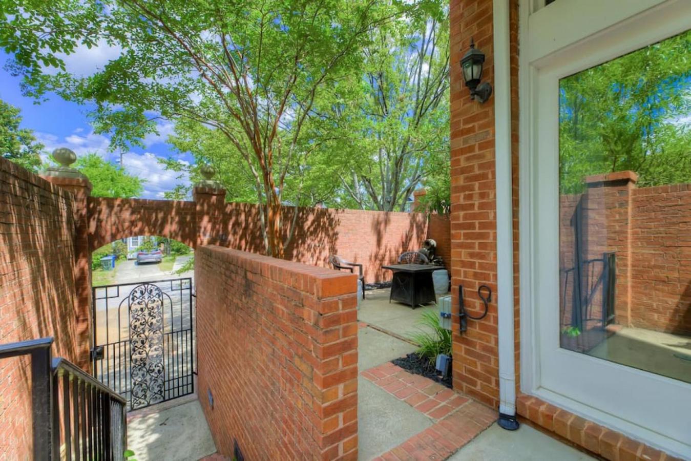 Trendy Columbia Townhome view 5