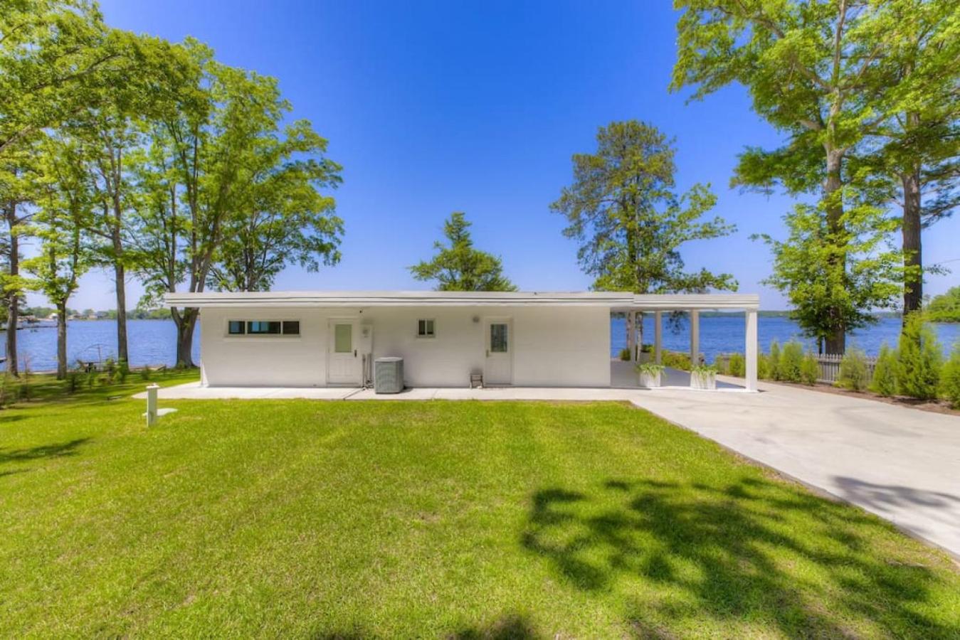 Modern Villa - Lake Views view 4