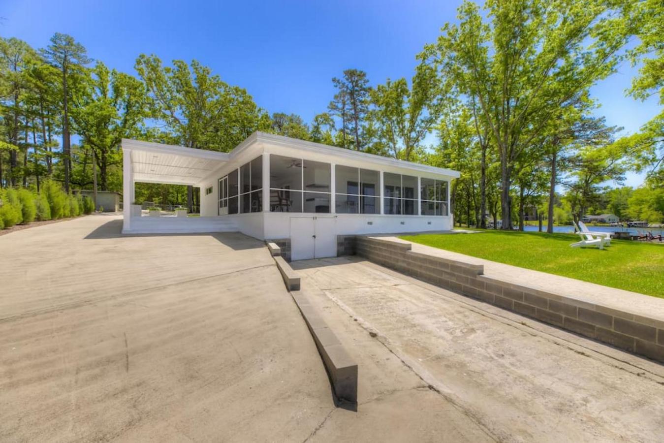 Modern Villa - Lake Views view 5