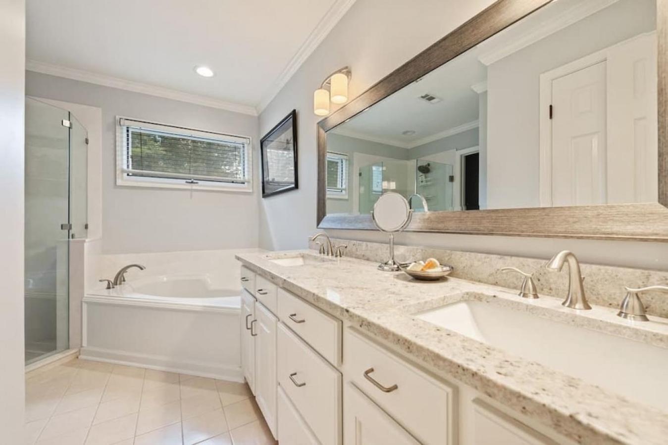 Luxury Private Home Near USC view 3