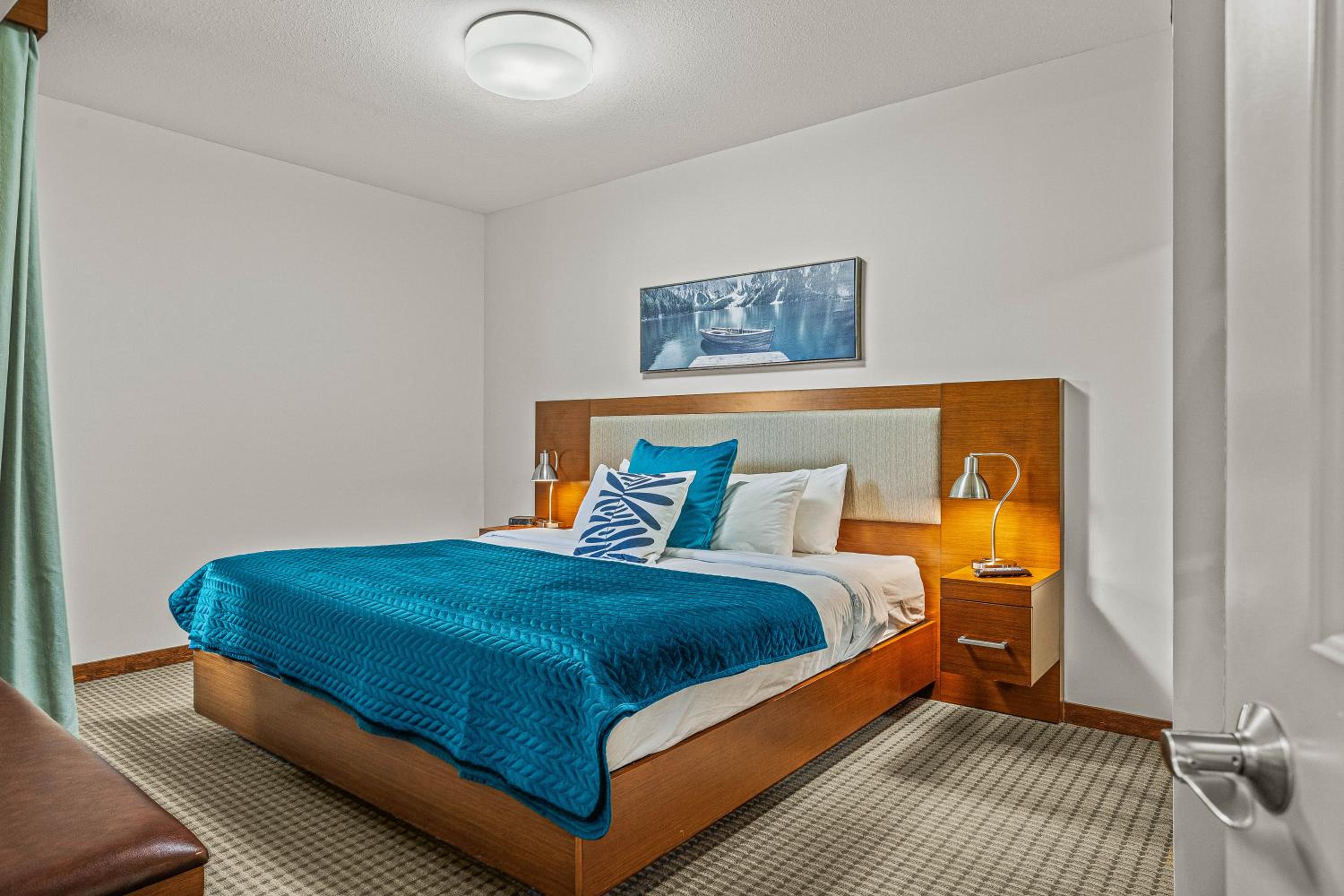 Romantic Mountain Escape Outdoor Hot Tubs & Private Balcony!