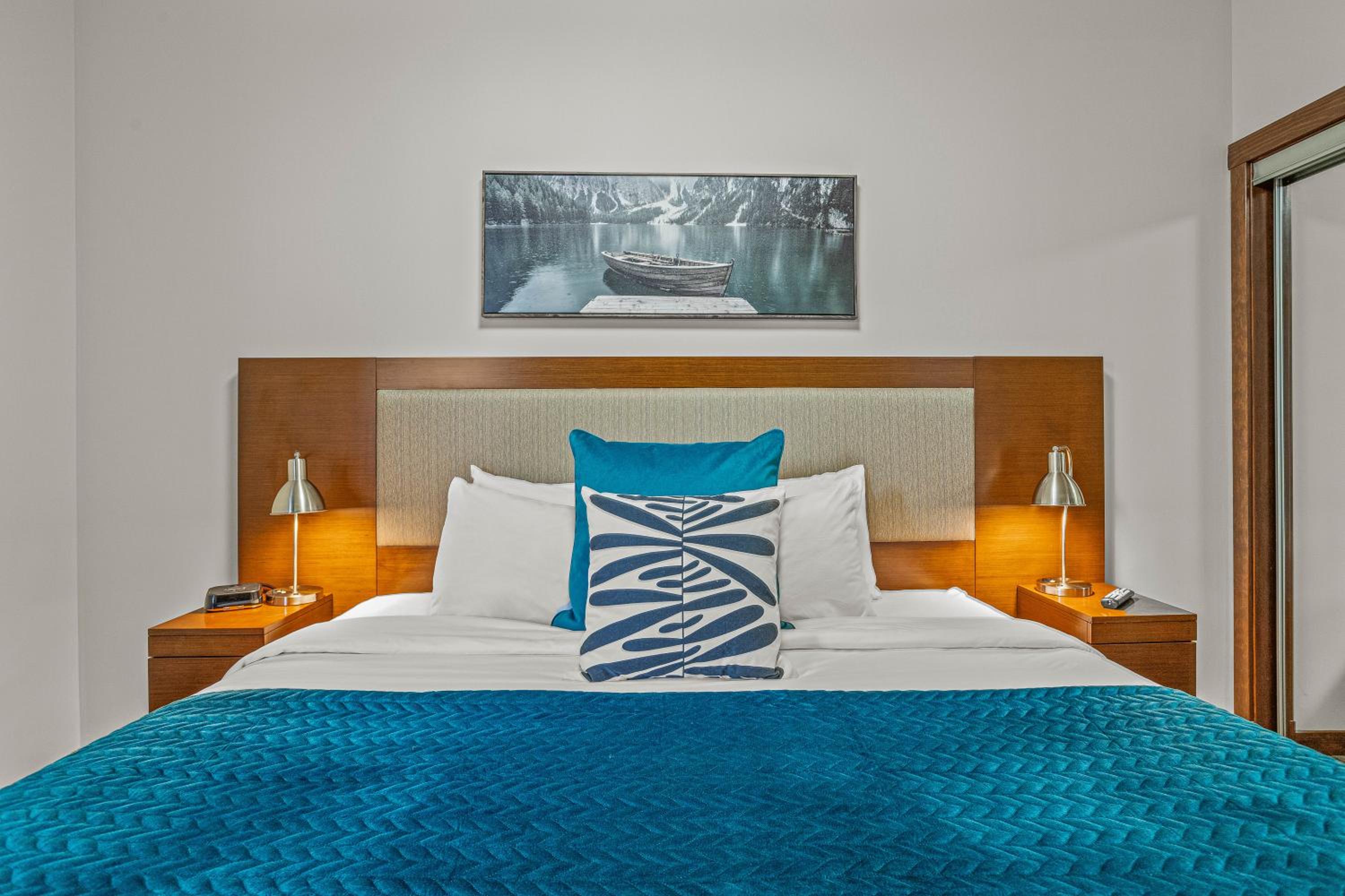 Romantic Mountain Escape Outdoor Hot Tubs & Private Balcony!