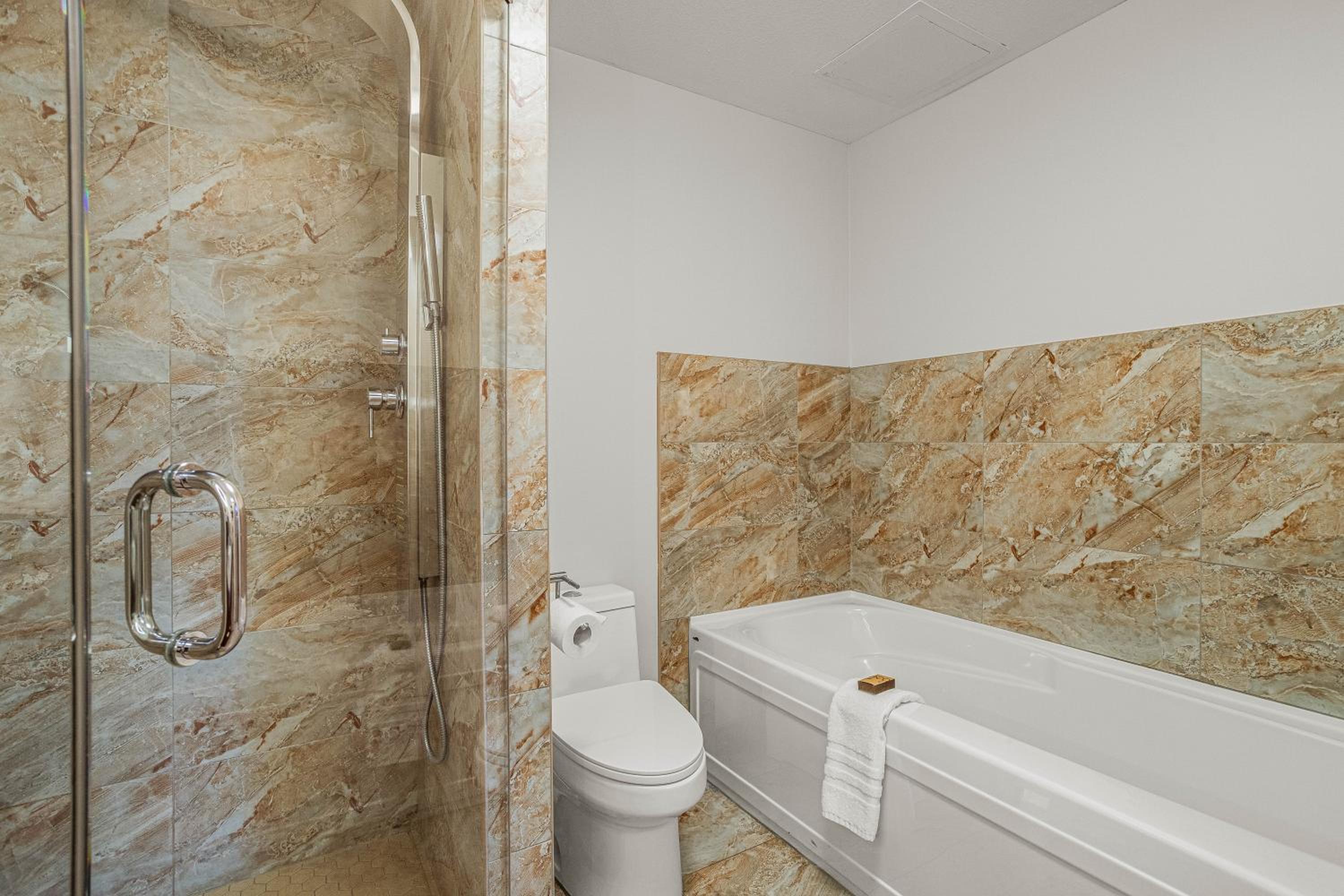 Romantic Mountain Escape Outdoor Hot Tubs & Private Balcony!